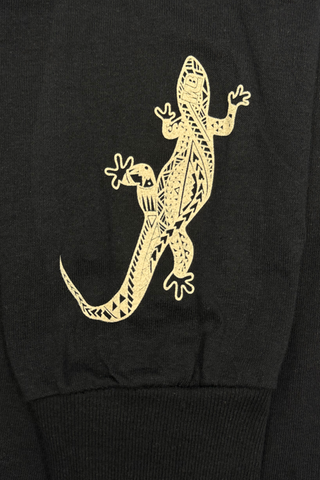 Close up detail on sleeve of Mo' Bettahs geometric gecko.